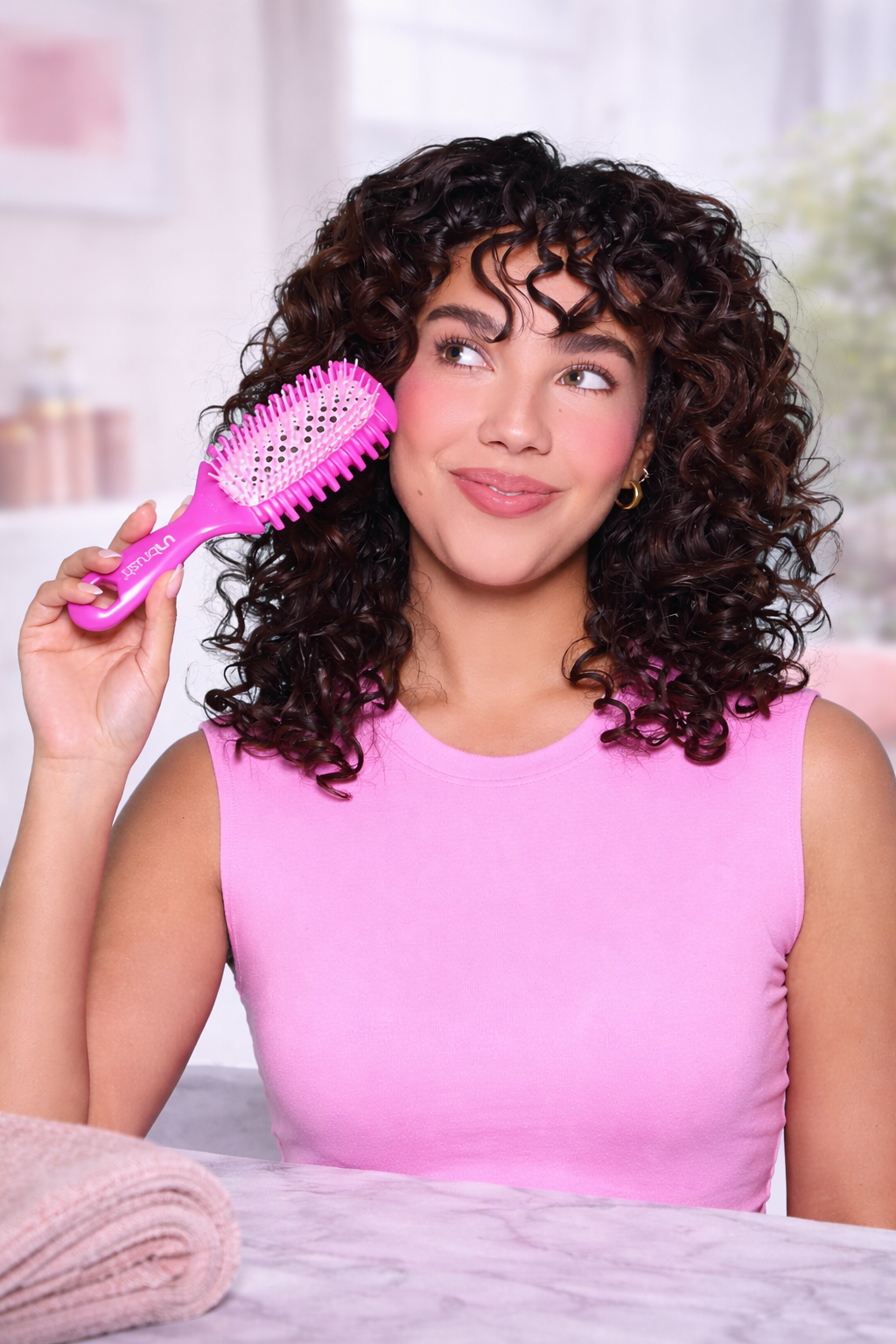 VORELLE™ Ultimate Curl-Defining Detangling Brush — Effortless Slip, Bold Definition, Salon-Perfect Curls